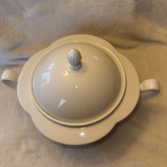 Mikasa Italian Countryside Covered Serving Dish - Picture 3 of 8